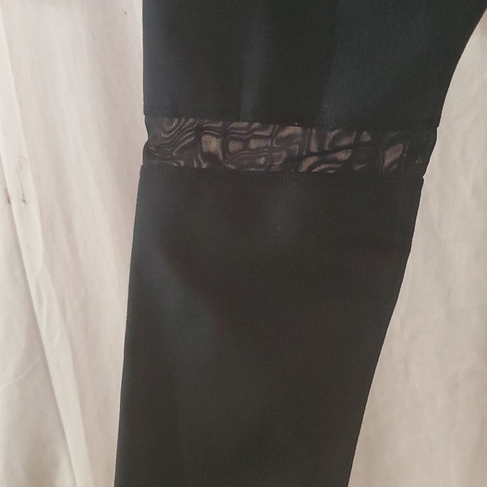 Fabletics mesh crops - Picture 2 of 4